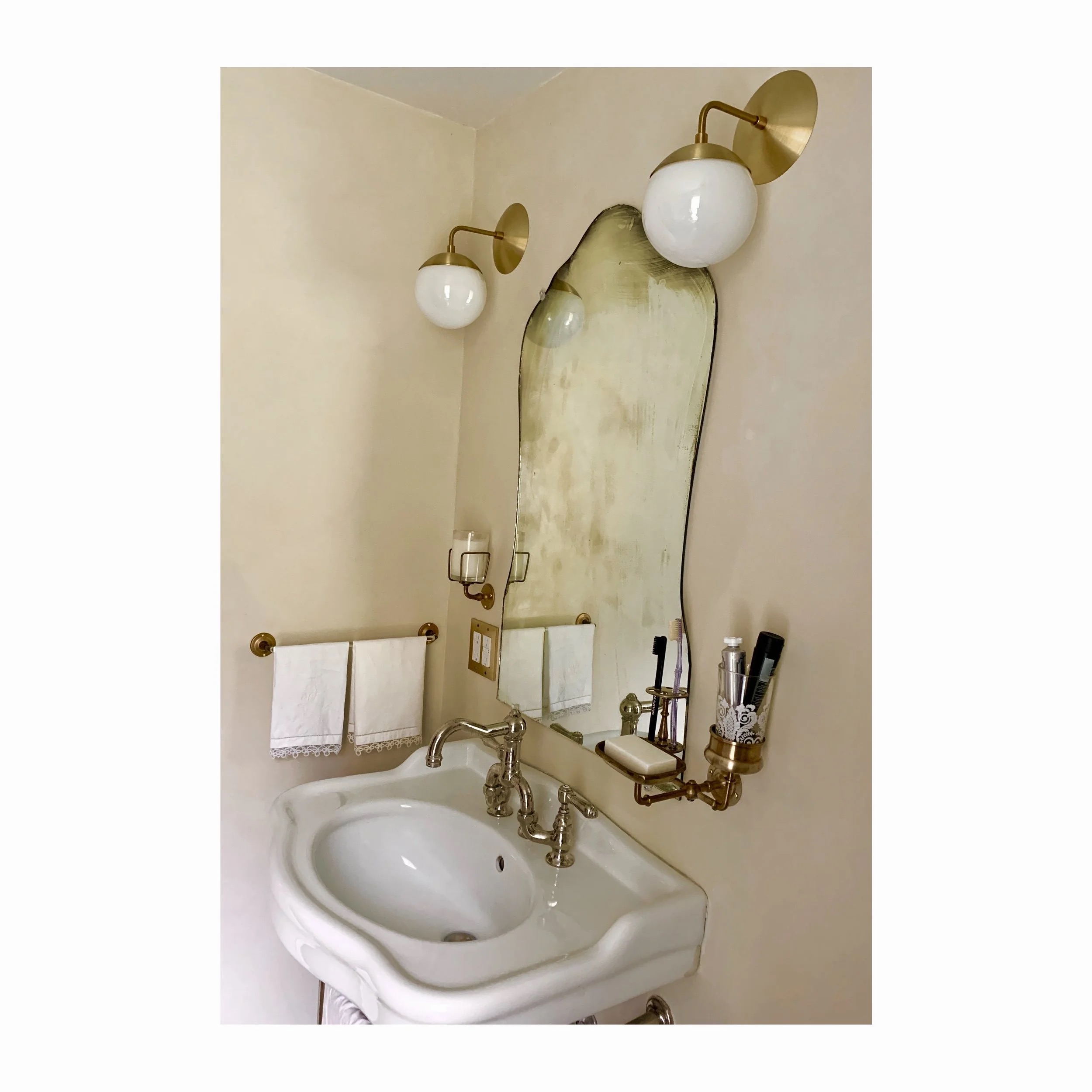 A washroom detail grounded in comfort